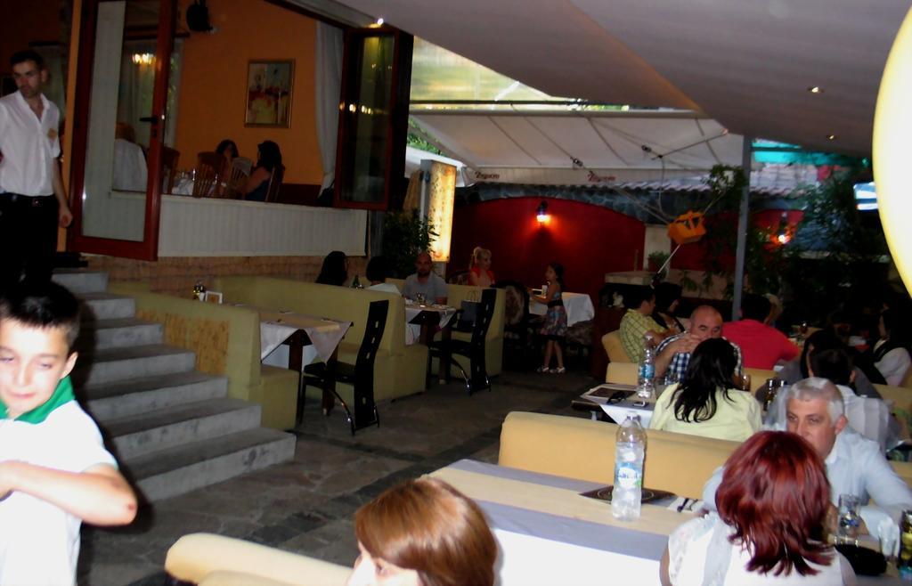 Hotel Nicol Plovdiv Exteriör bild
